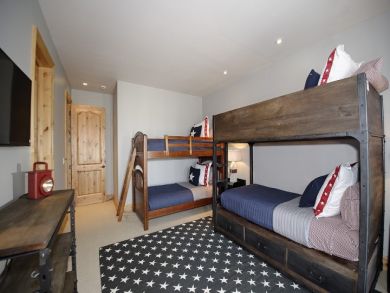 A luxury Ski Retreat with Five Bedrooms and a Great Interior